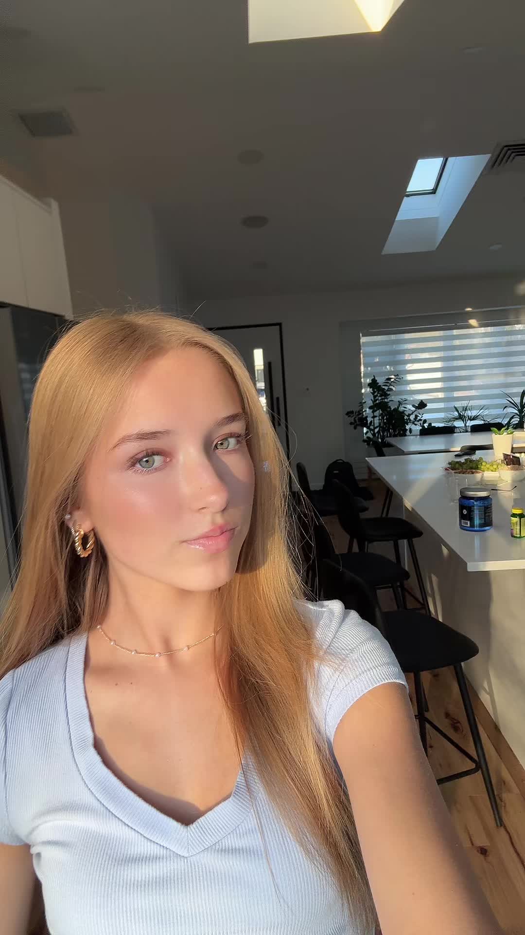 @👩🏼👩🏼
