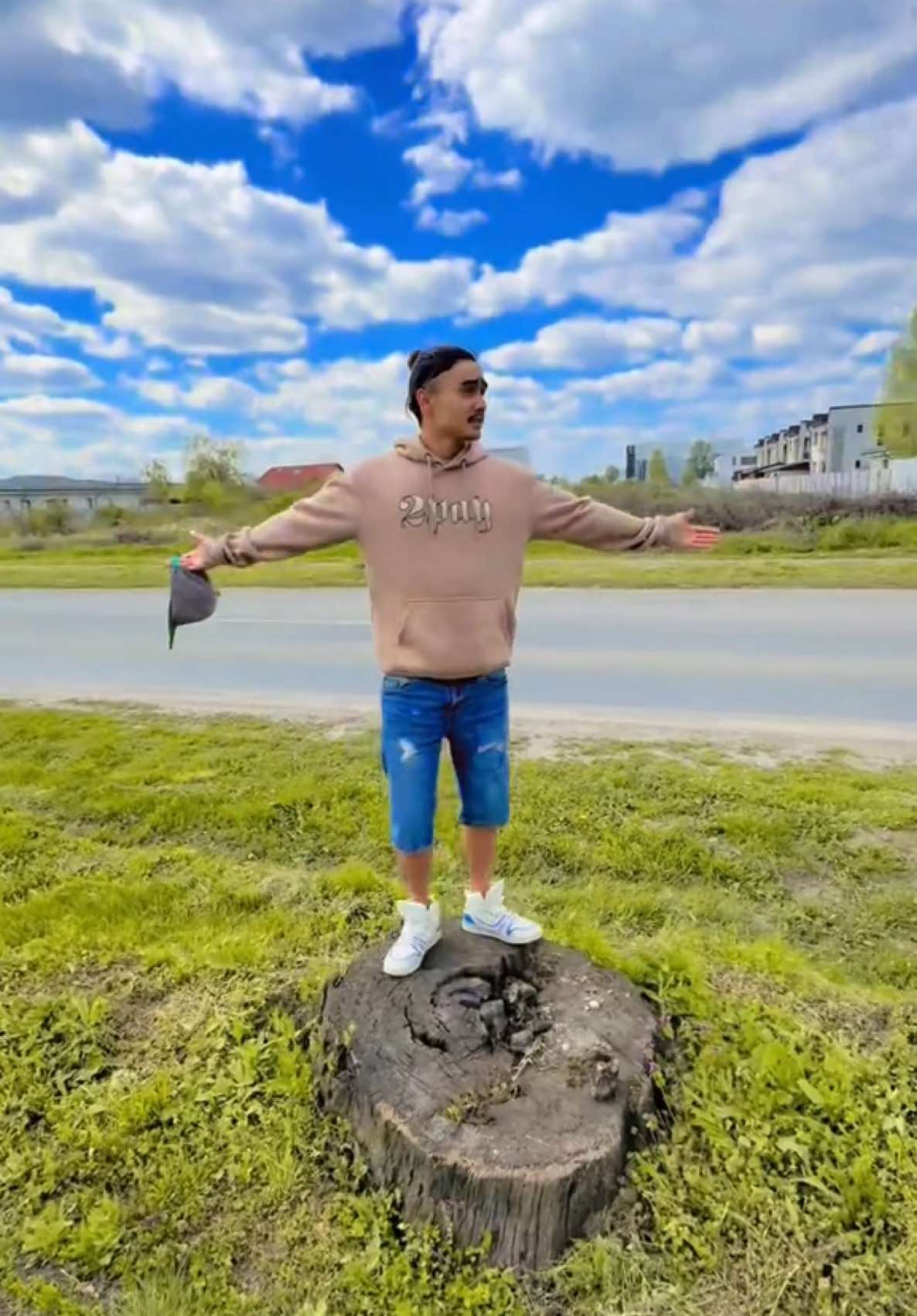 @🌏____🚶🏼____🏡