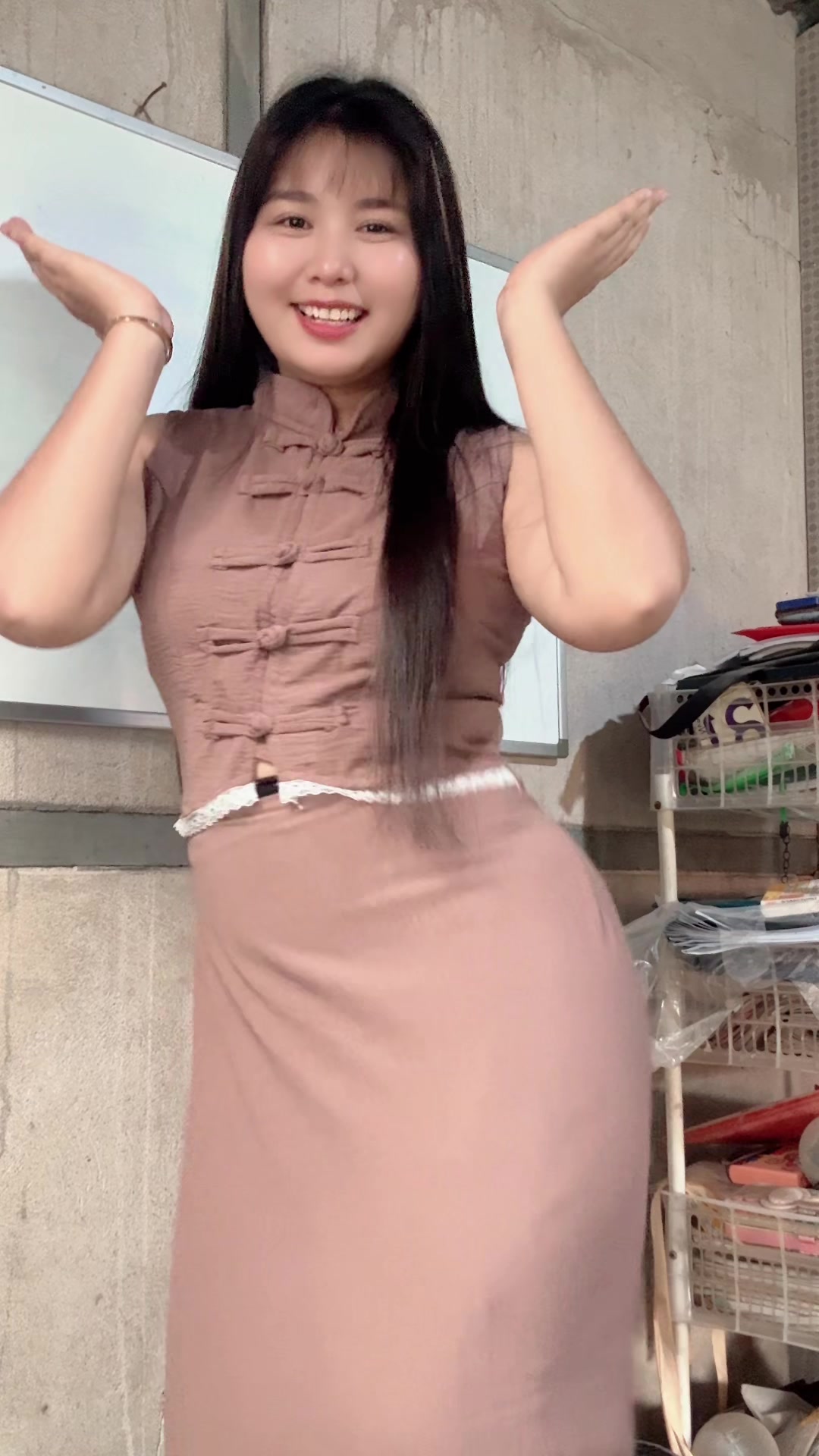 @Shwe Yie ♒️(ခေတ်ဆန်းယဉ် 👗🧵)