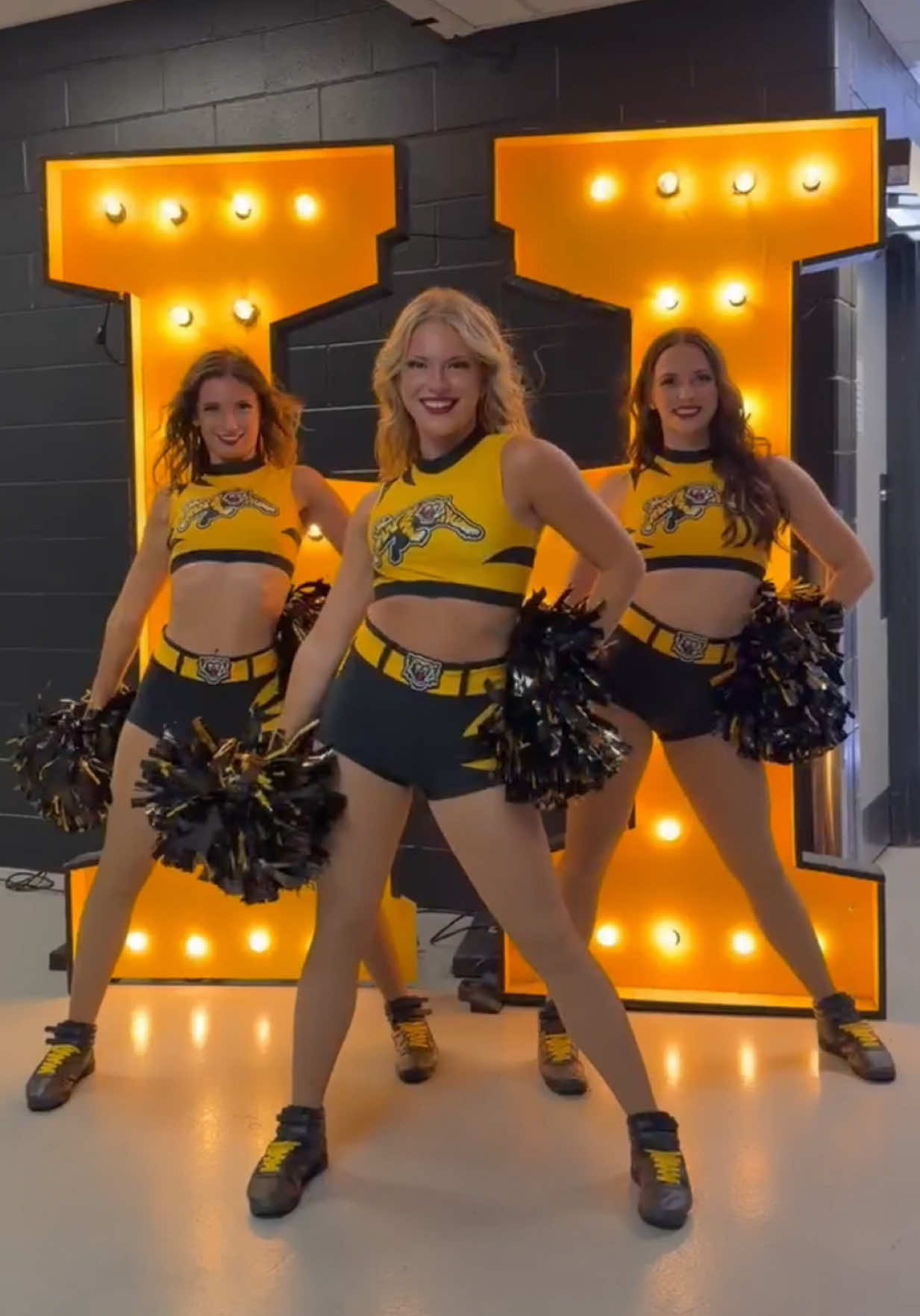 @TICATS DANCE & CHEER
