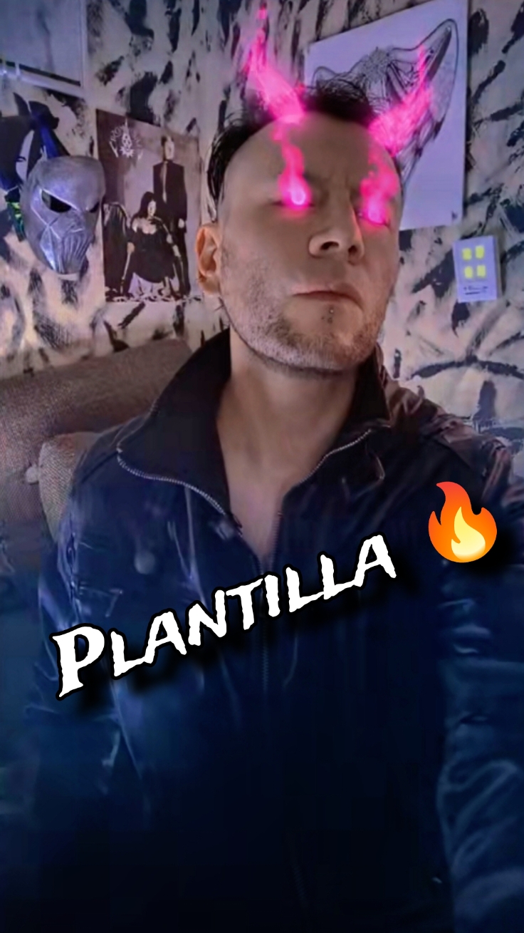 @\,,/•_•\,,/
