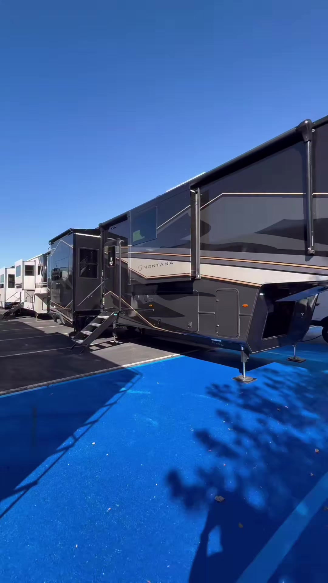 @Caravan & RV World 🚐