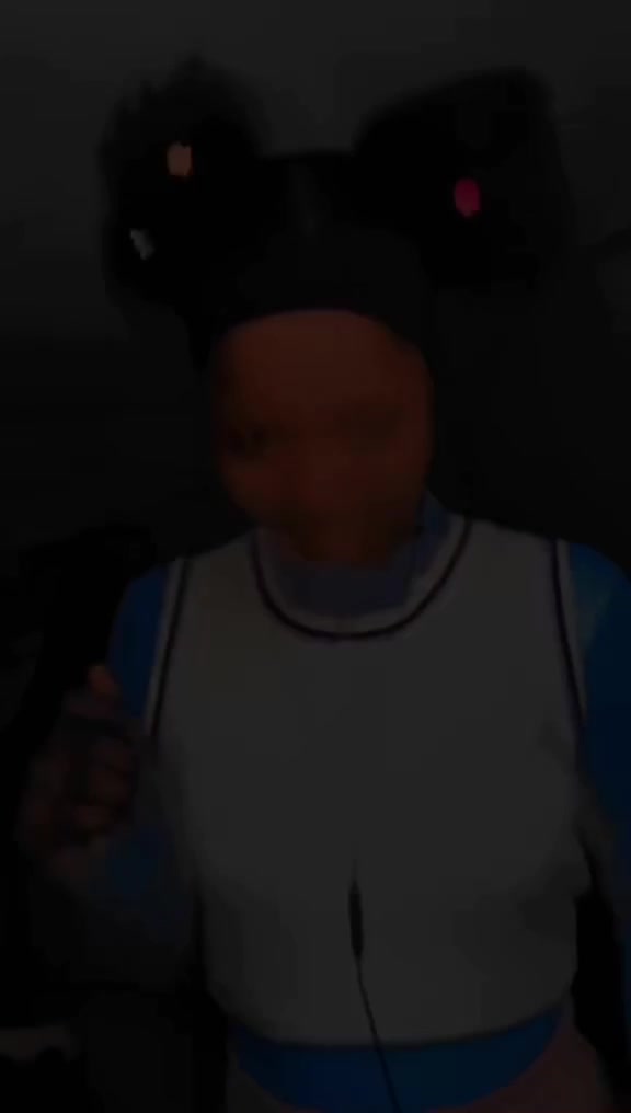 @ayoungom44