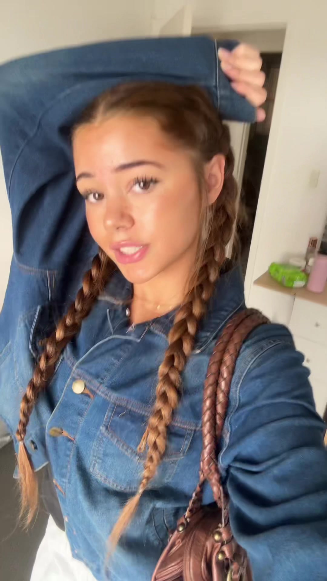@connieeconw