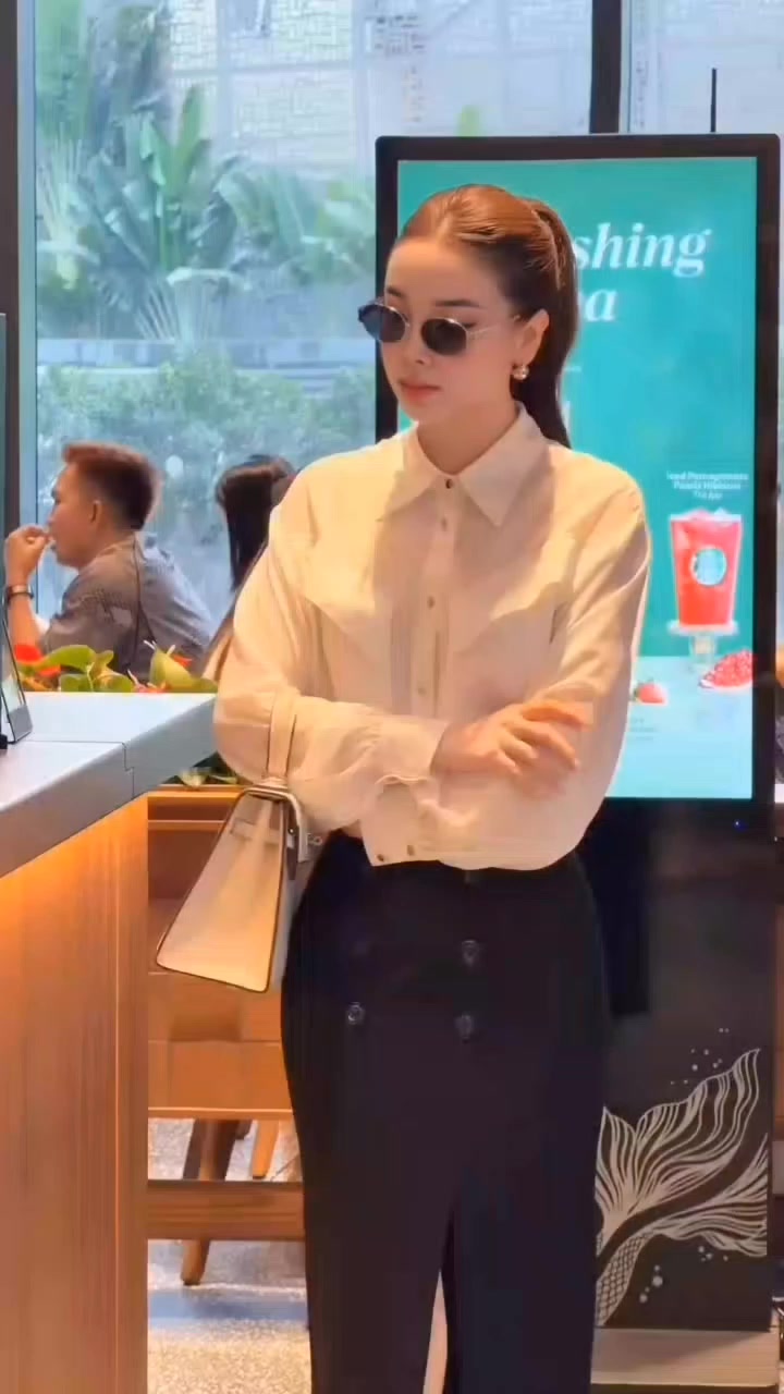 @𝗔𝗻𝗴𝗲𝗹𝗮 𝗖𝗮𝗻𝗱𝗶𝗰𝗲