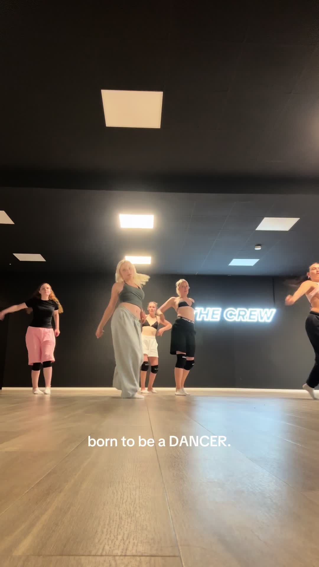 @leonielarissa_