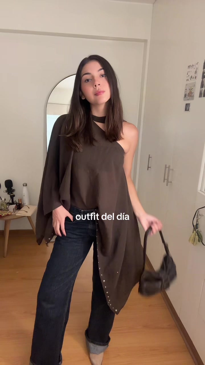 @adrianaleivaac