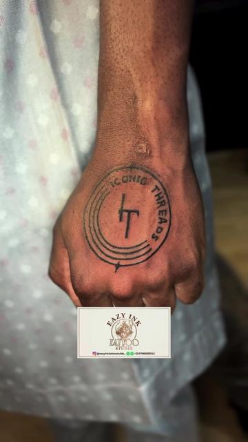 @Eazy Ink Tattoo Studio