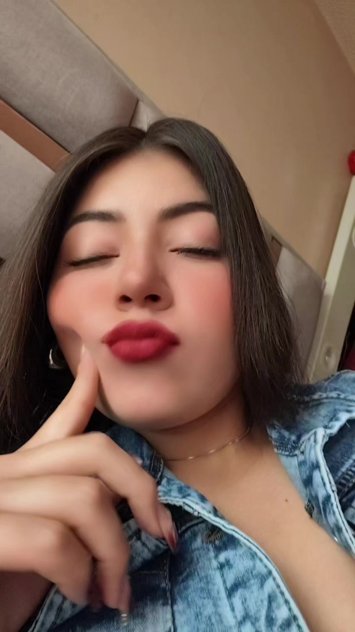 @Lorena27.