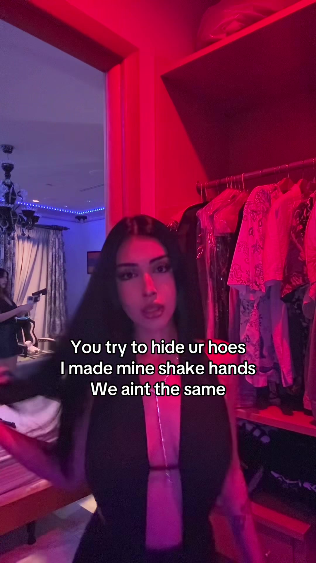 @Ava
