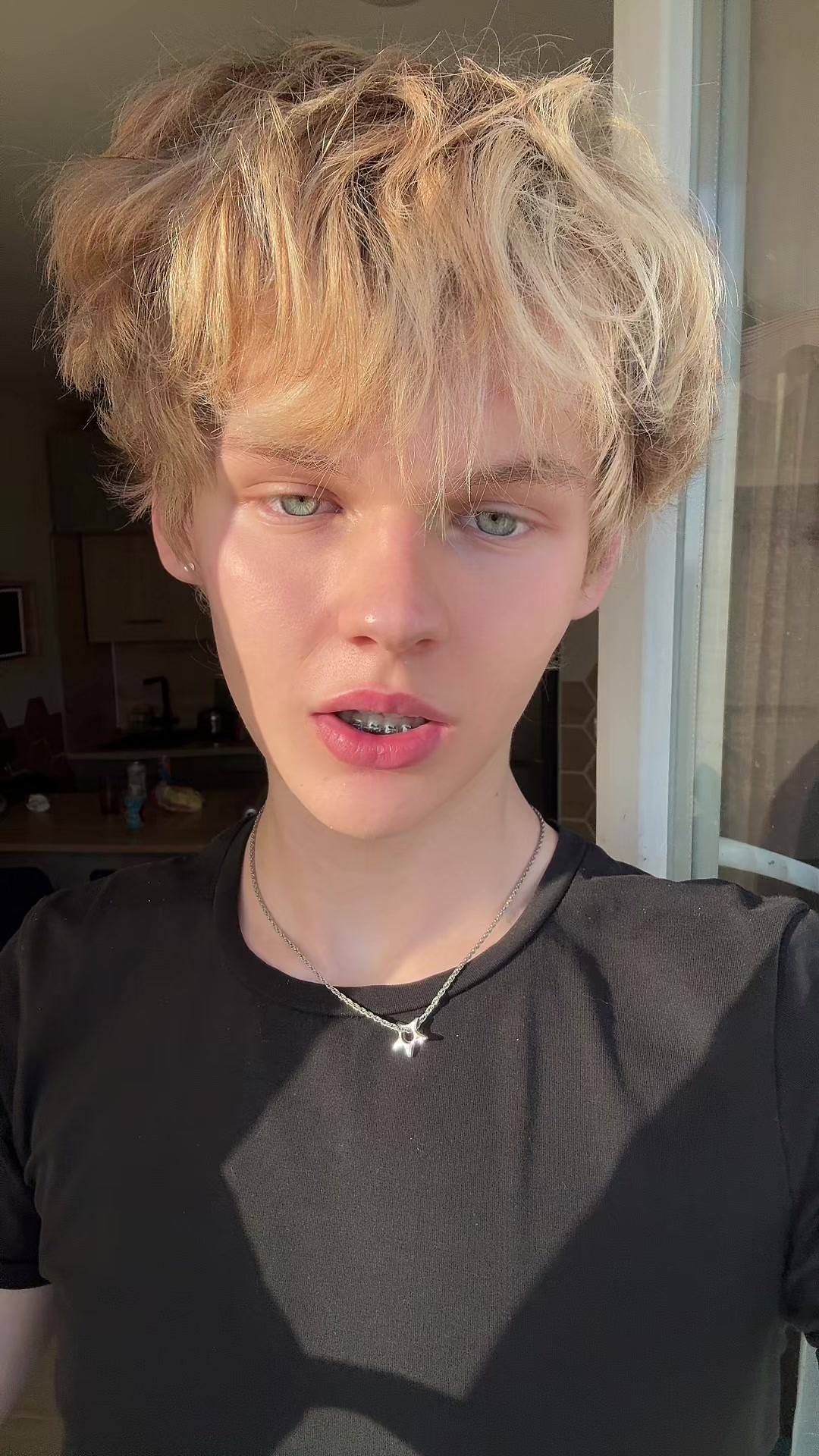 @HOLLIKLIN