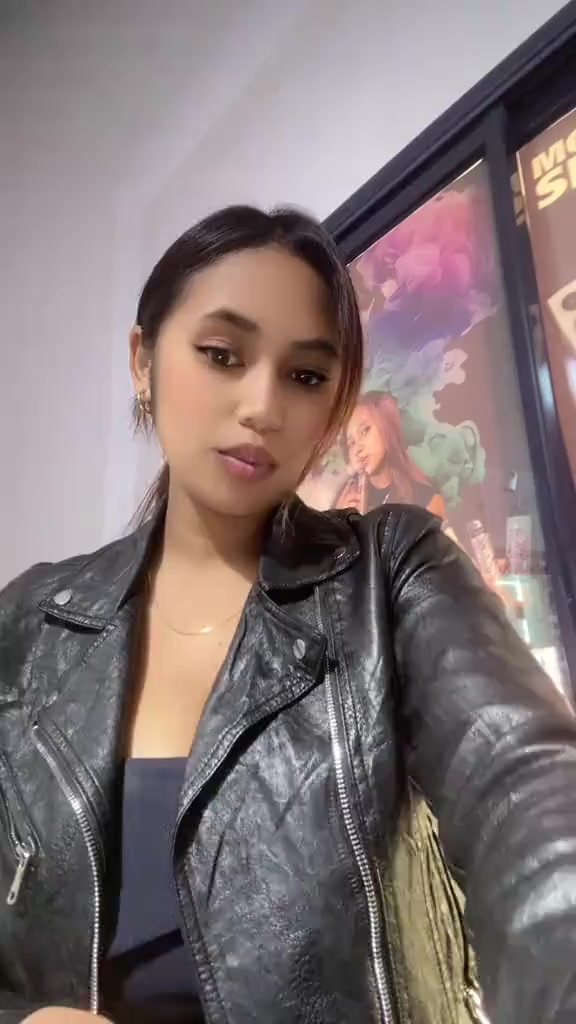 @𝒦ℴ𝓁ℴ𝒾𝓃𝒶 🍒
