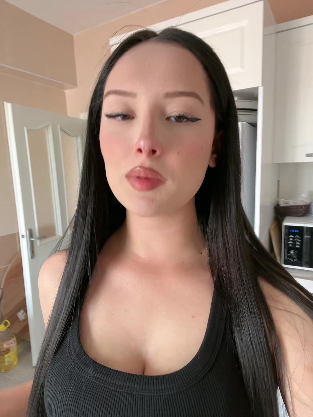 @llhe8na_