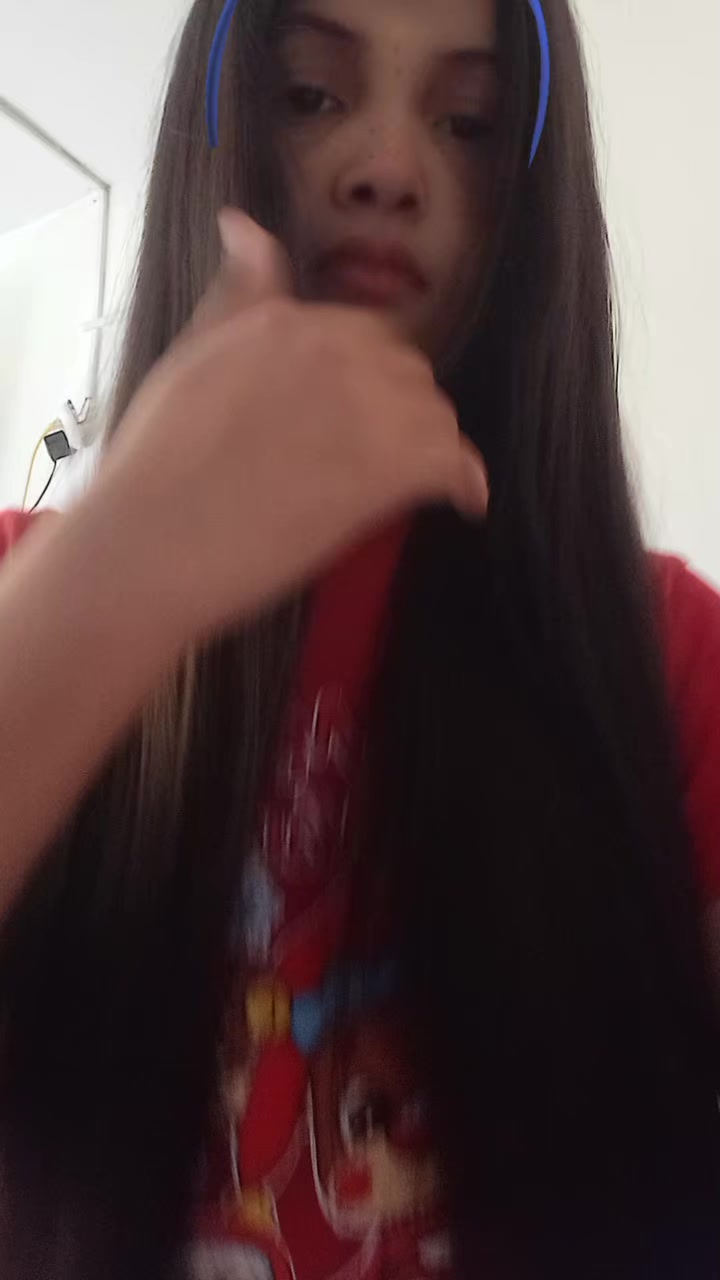 @la niña del pelo largo,