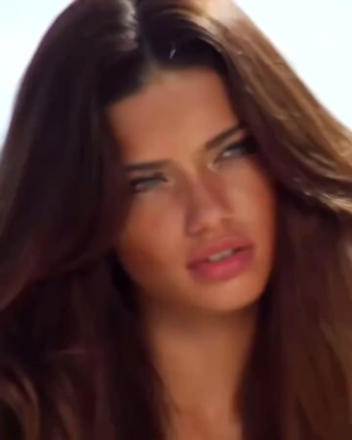 @iconic girl 2000