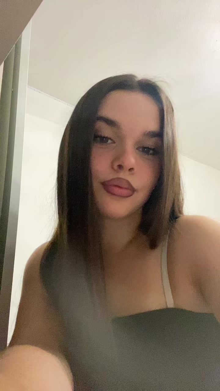 @𝐄