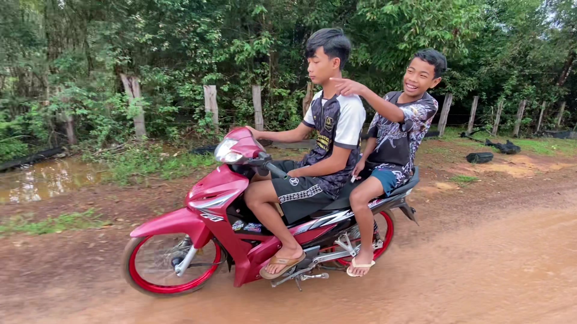 @ບ່າວ ເດດ ລົດແຕ່ງ🛵💯🎋