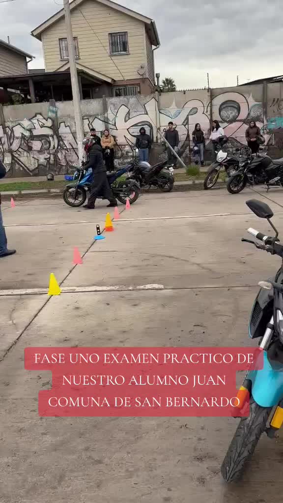 @CLASESDEMOTO.GIXXERMANIA
