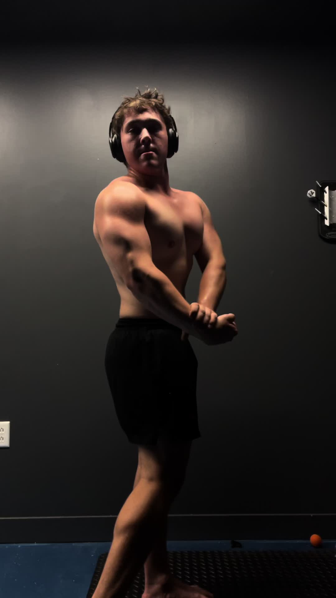 @shurt.lifts