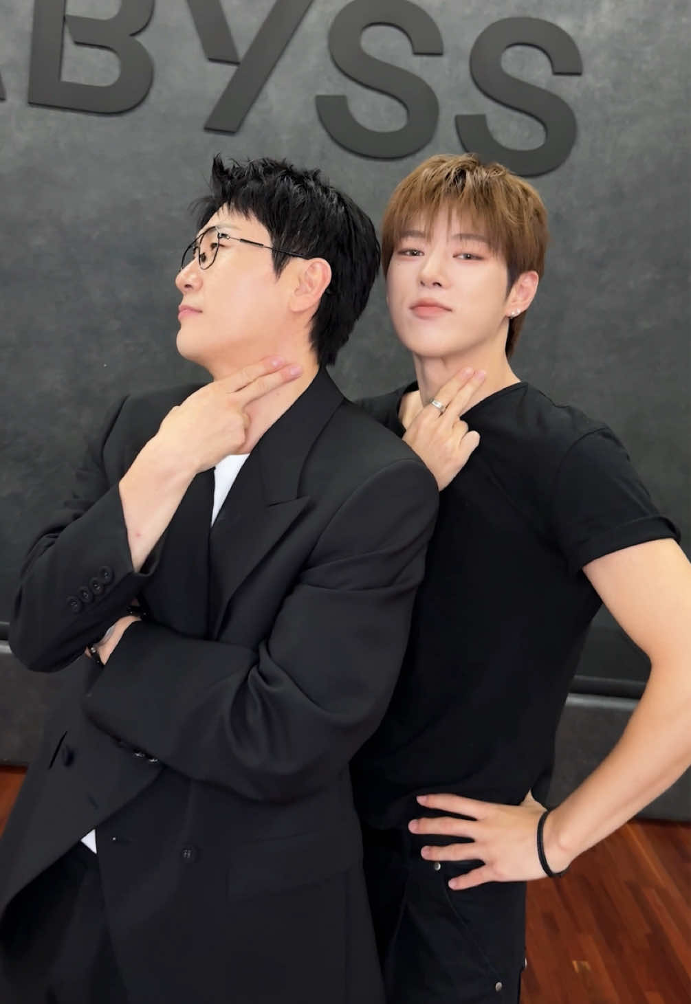 @NOWZ·나우즈