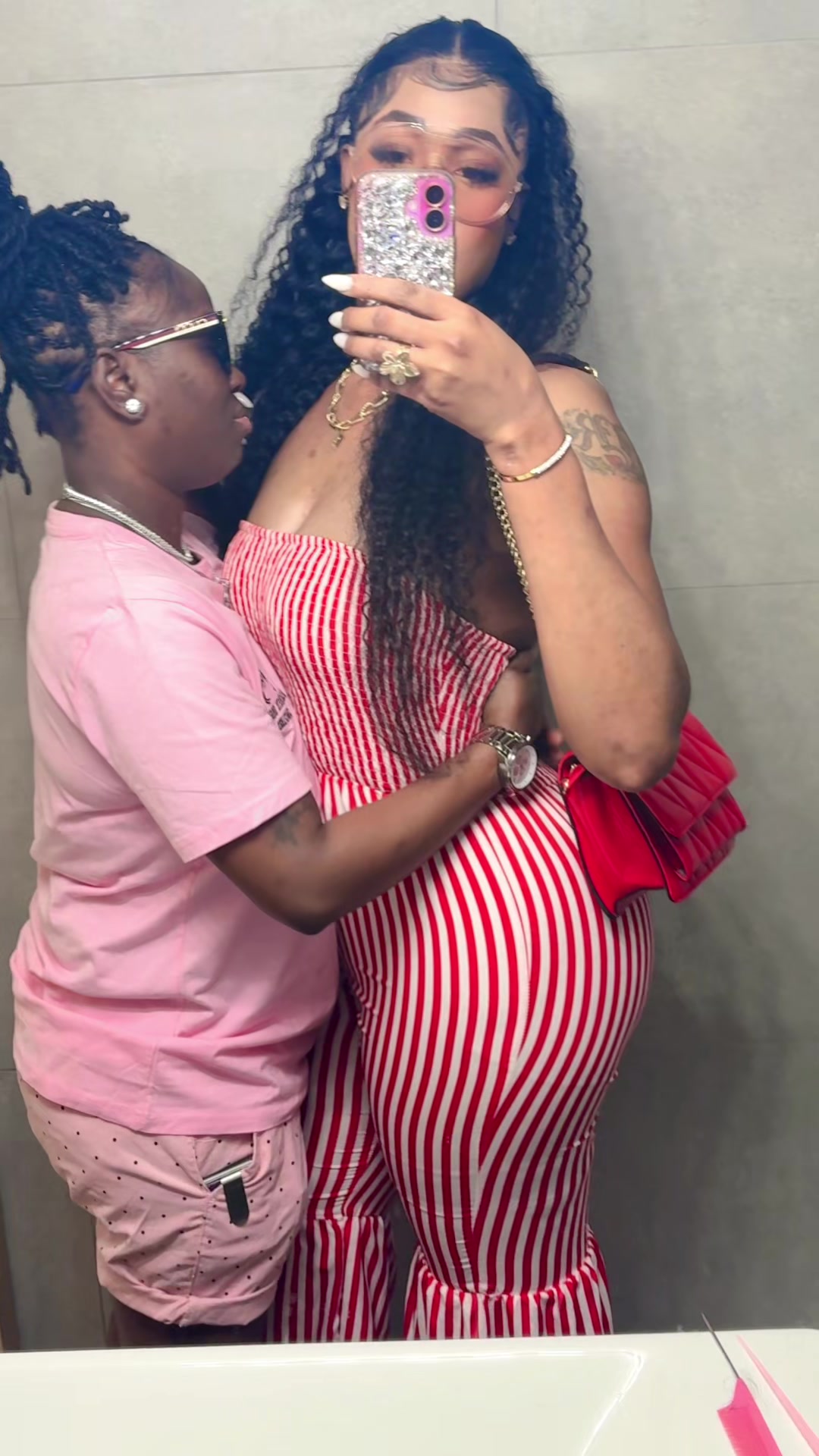 @QueenyAndShay 🏳️&zwj;🌈