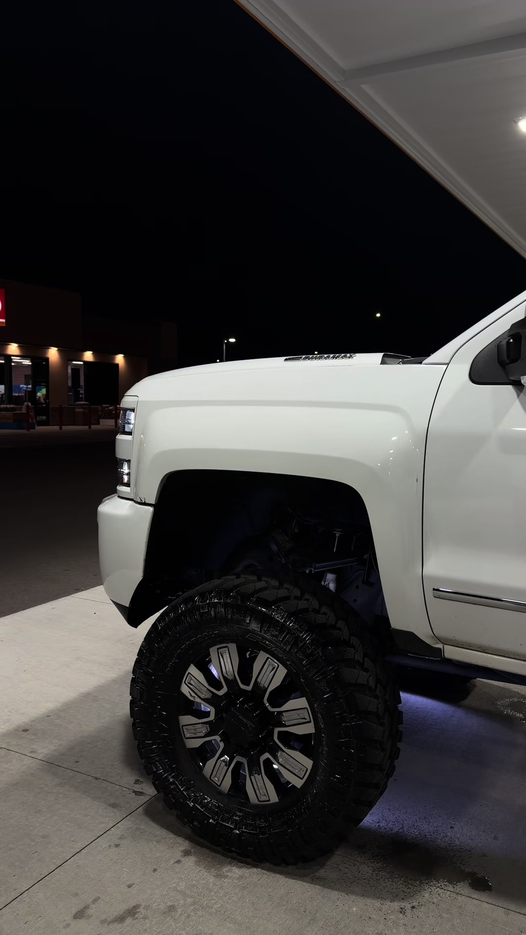 @Leightin_white