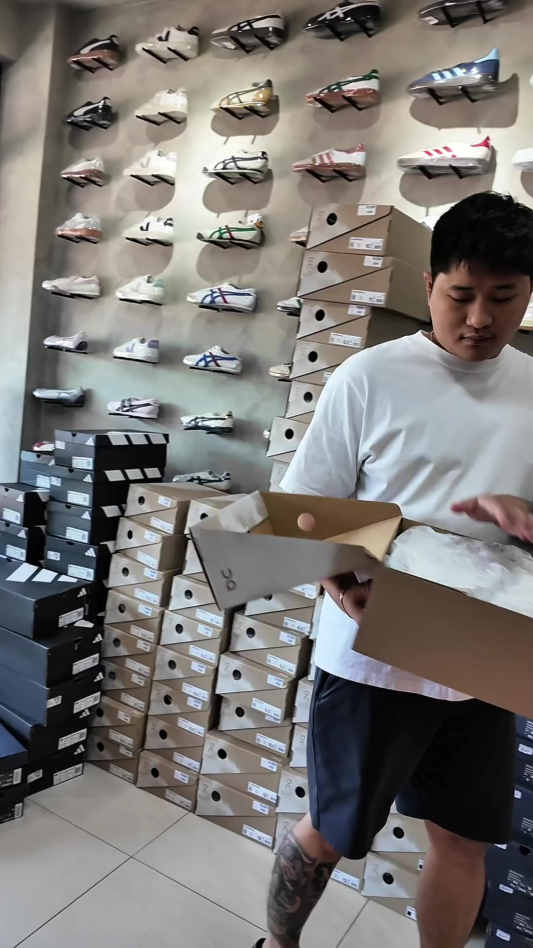 @Sneakfits