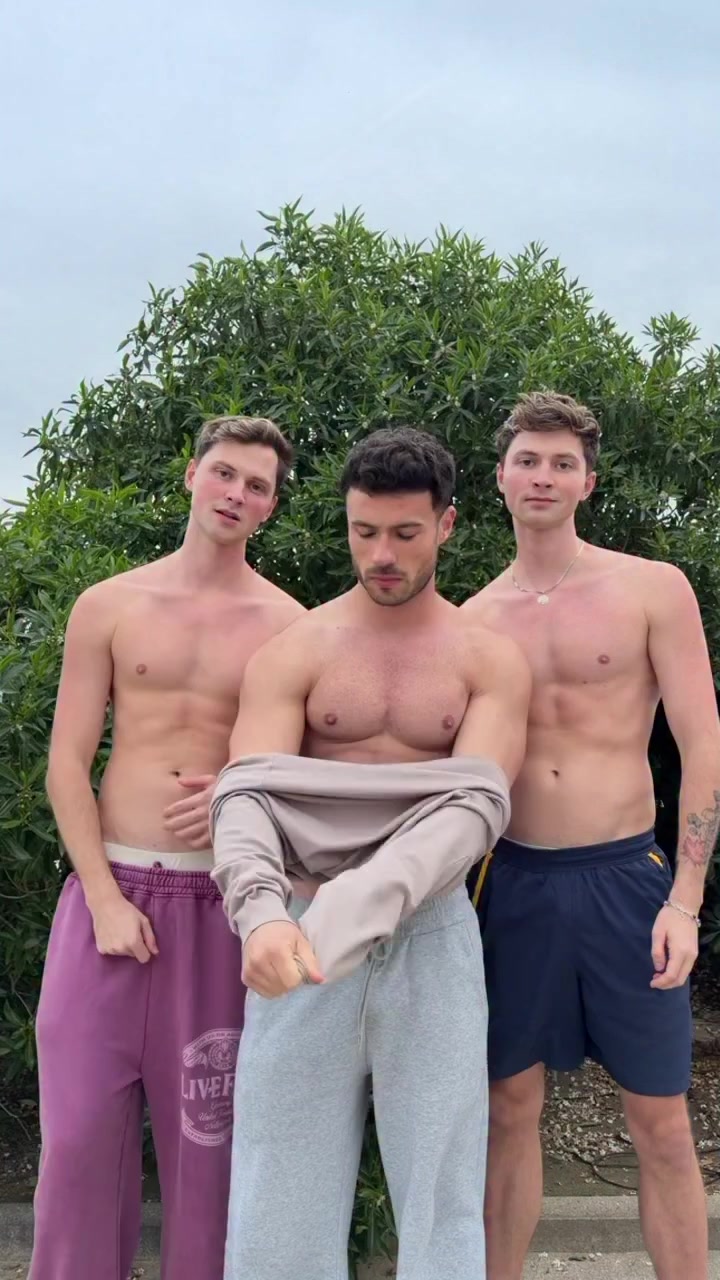 @Czechgaytwins1
