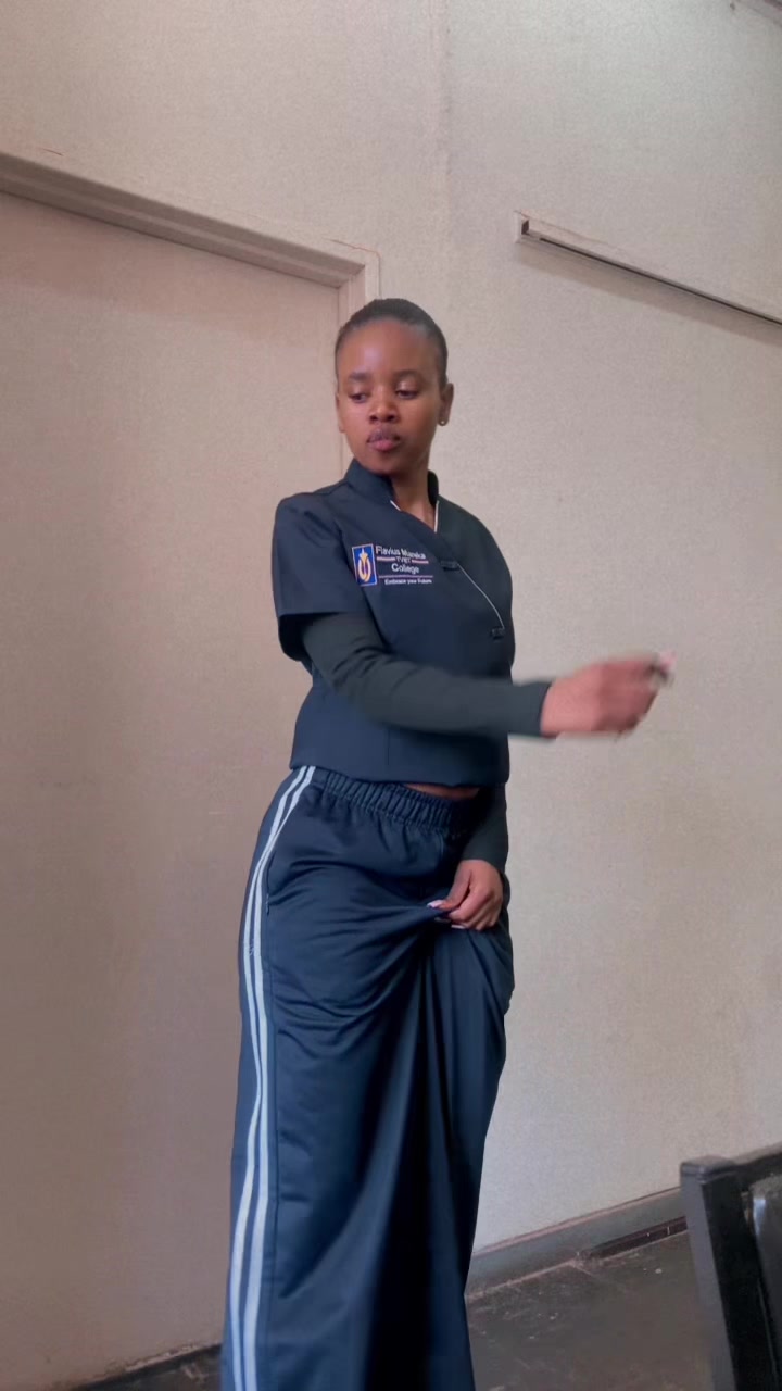 @L&egrave;&euml; Mnguni