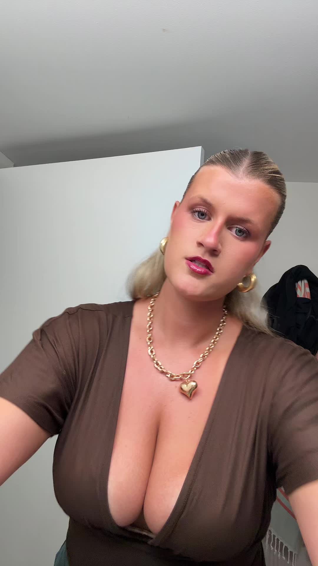 @￼