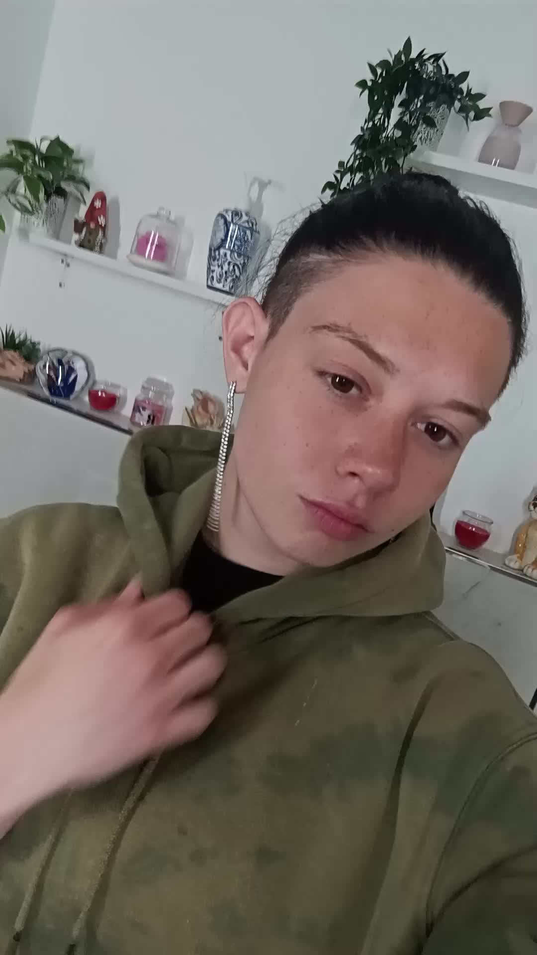 @Ally_04