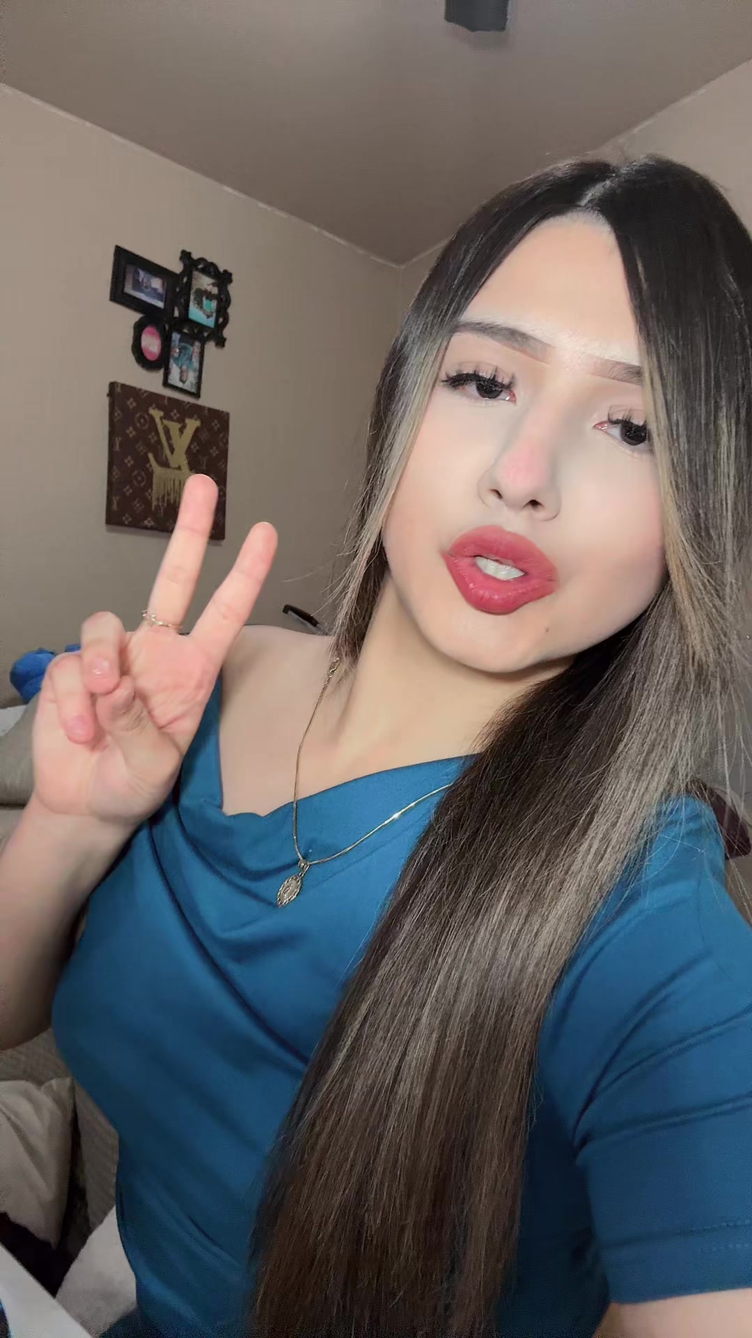 @Emily Quiñonez👸🏻