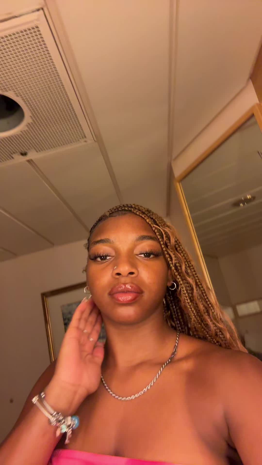 @whoiskicuzthtsnotmeee