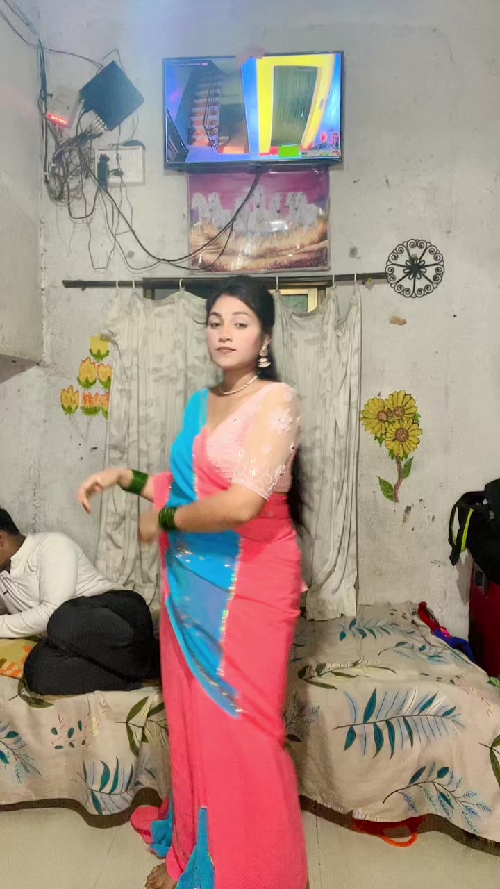 @शिवानी 😊smile Queen 😊 👑