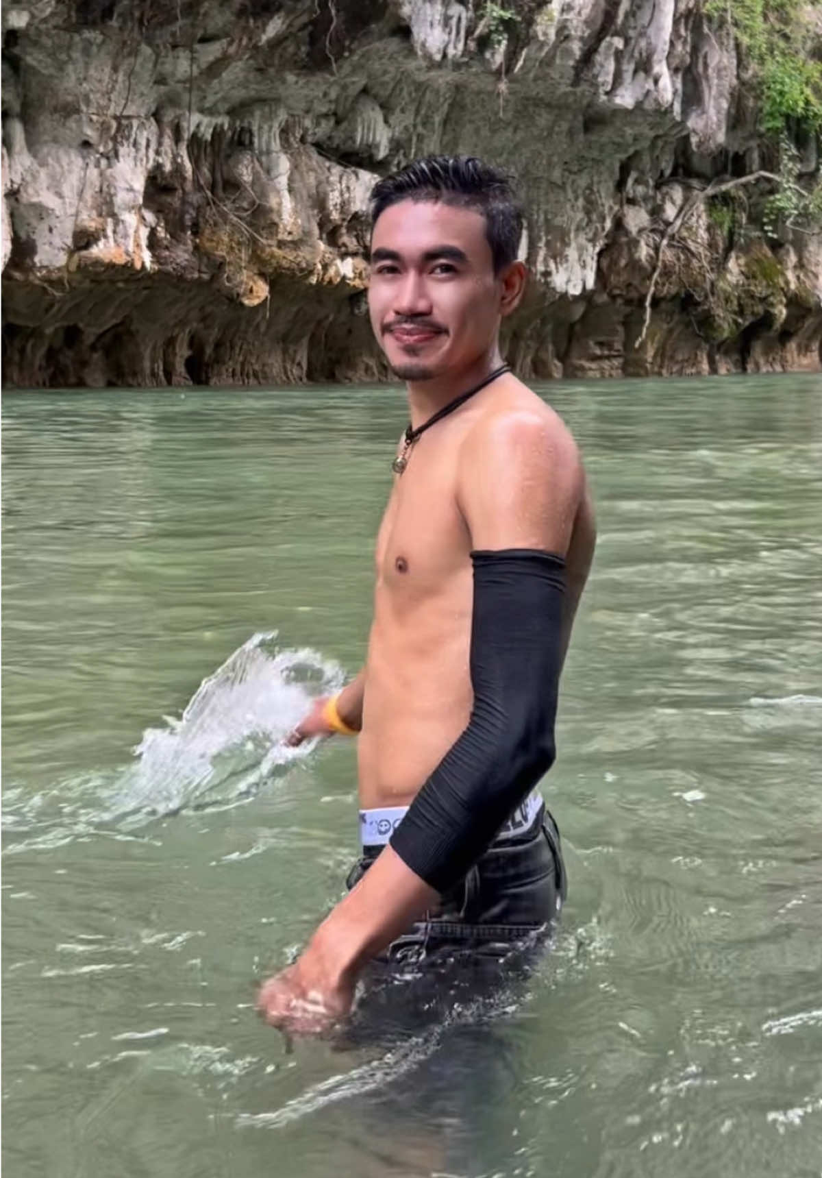 @บ่าวท๊อป คิ้วเข้มยิ้มหวาน