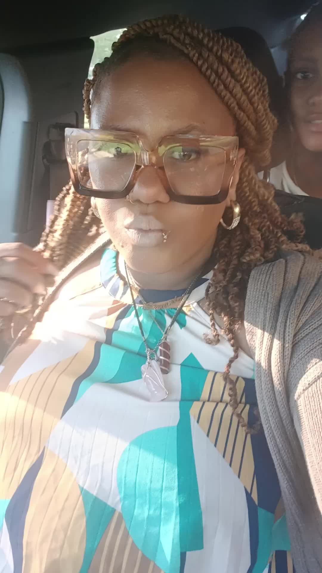 @(THE PRETTY PLUG ) UNEEK