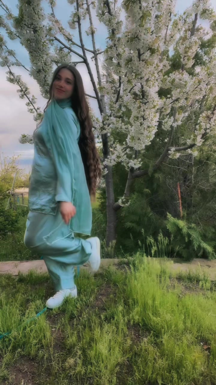 @Asli Erdem Shinwari