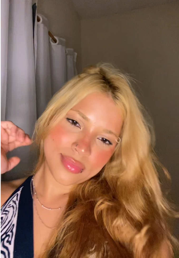 @mchelynz