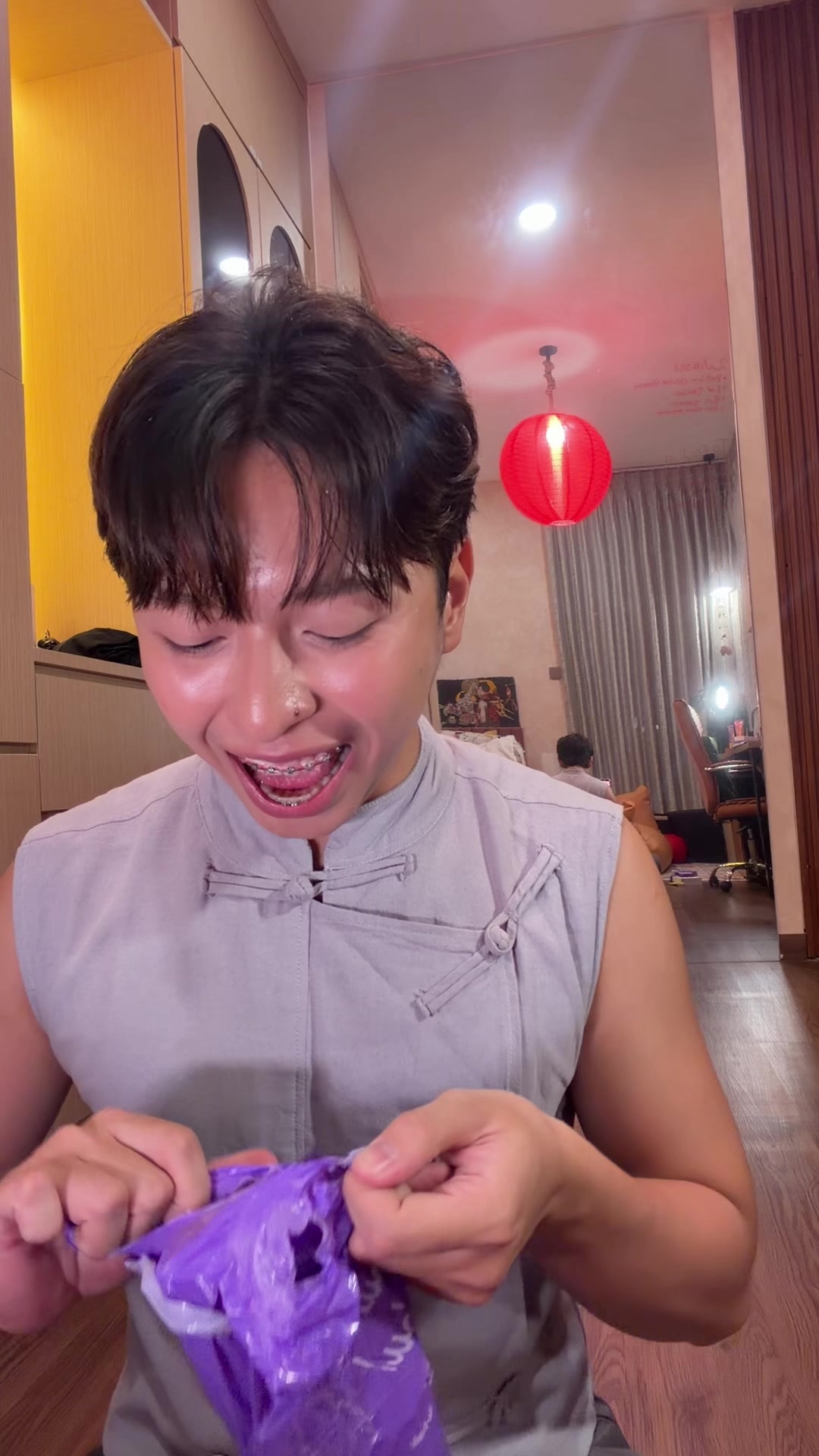 @Qin