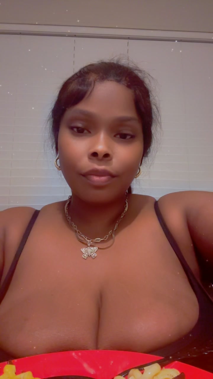 @Foi By Latoya