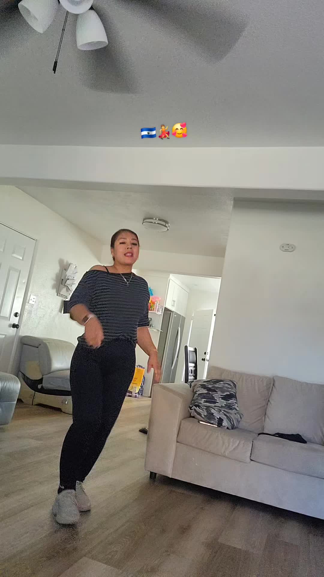@❤️la salvadore&ntilde;a 🇸🇻🥀🥂