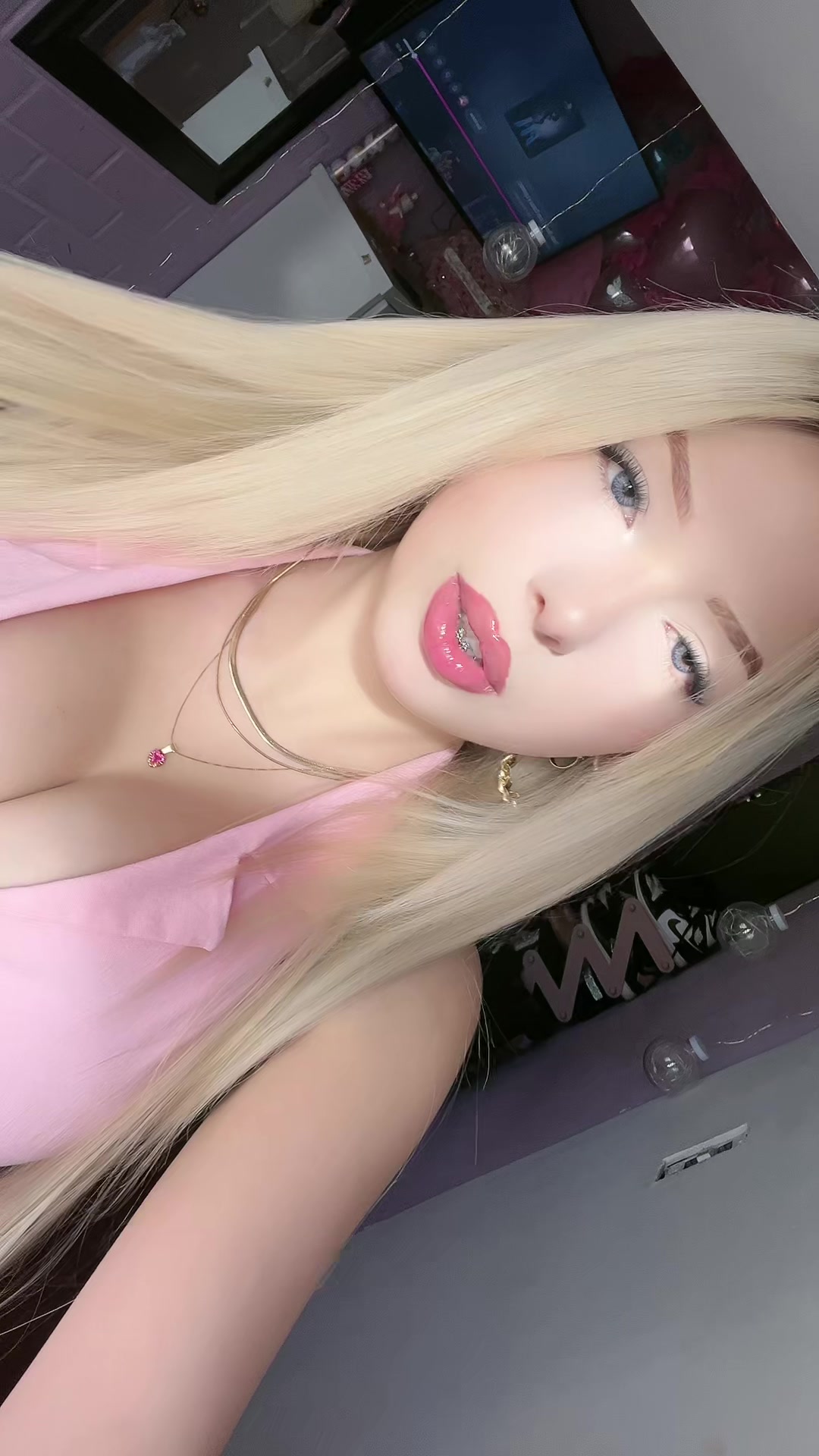 @.🖤.