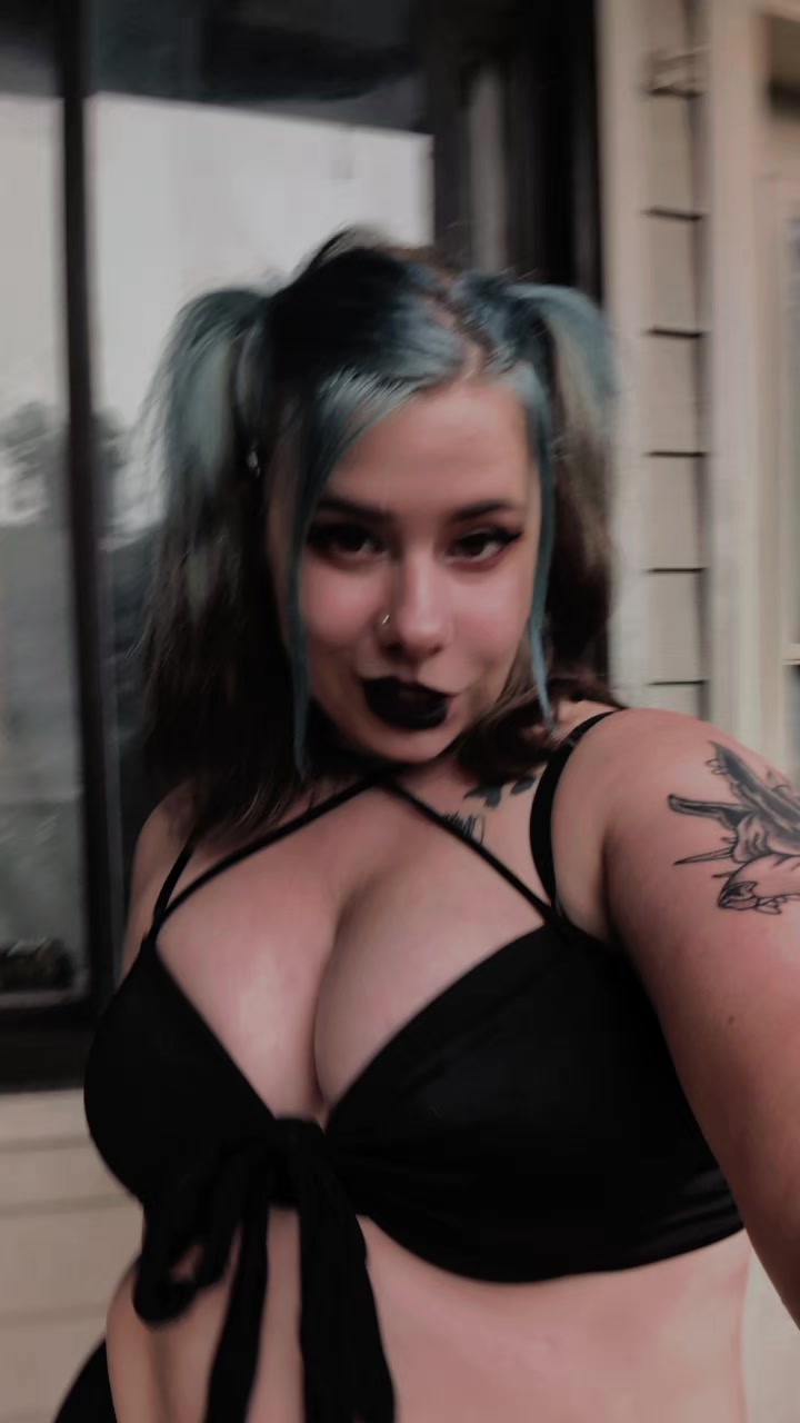 @buzzedqueen