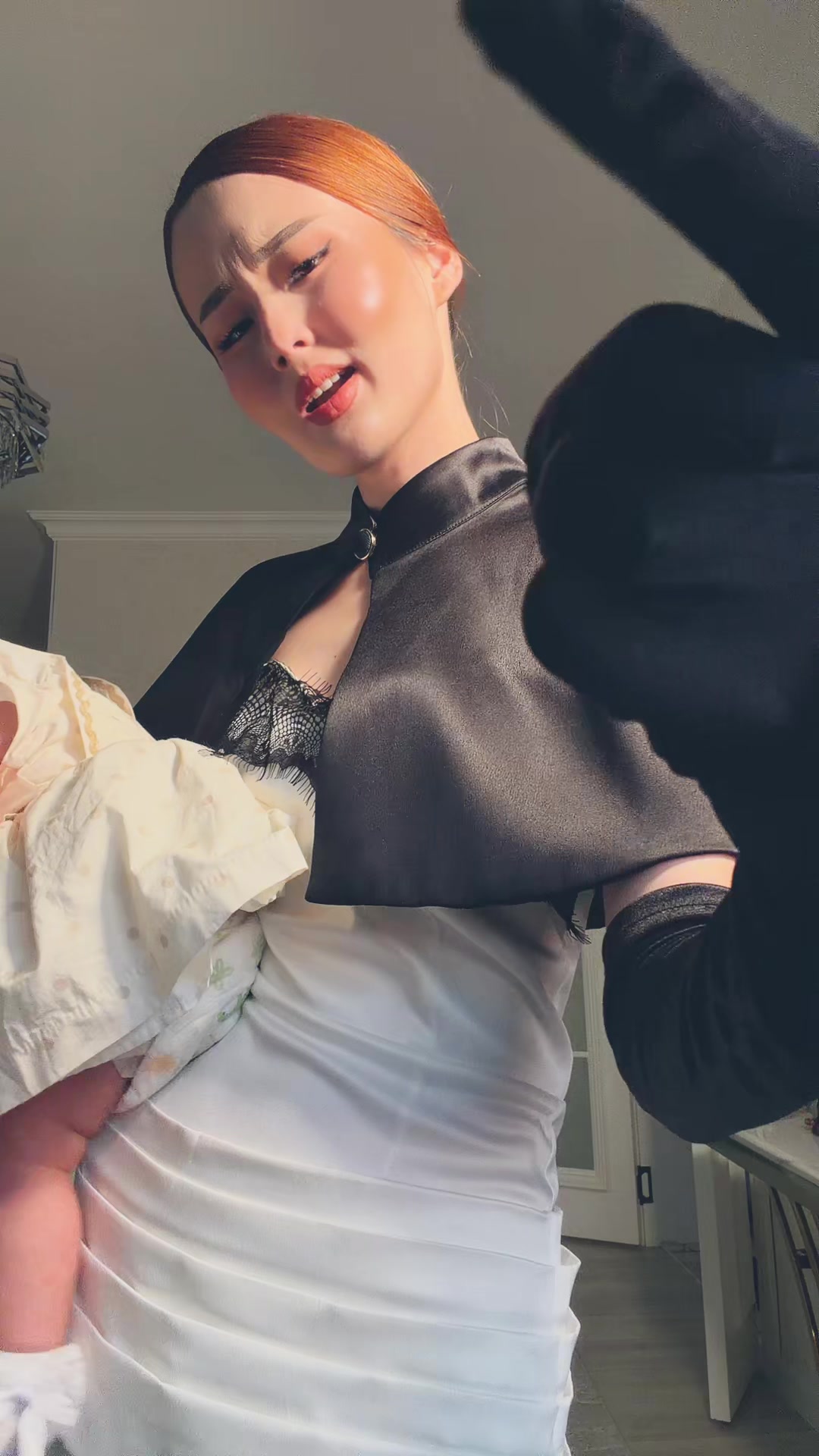 @UGС |Mom |model