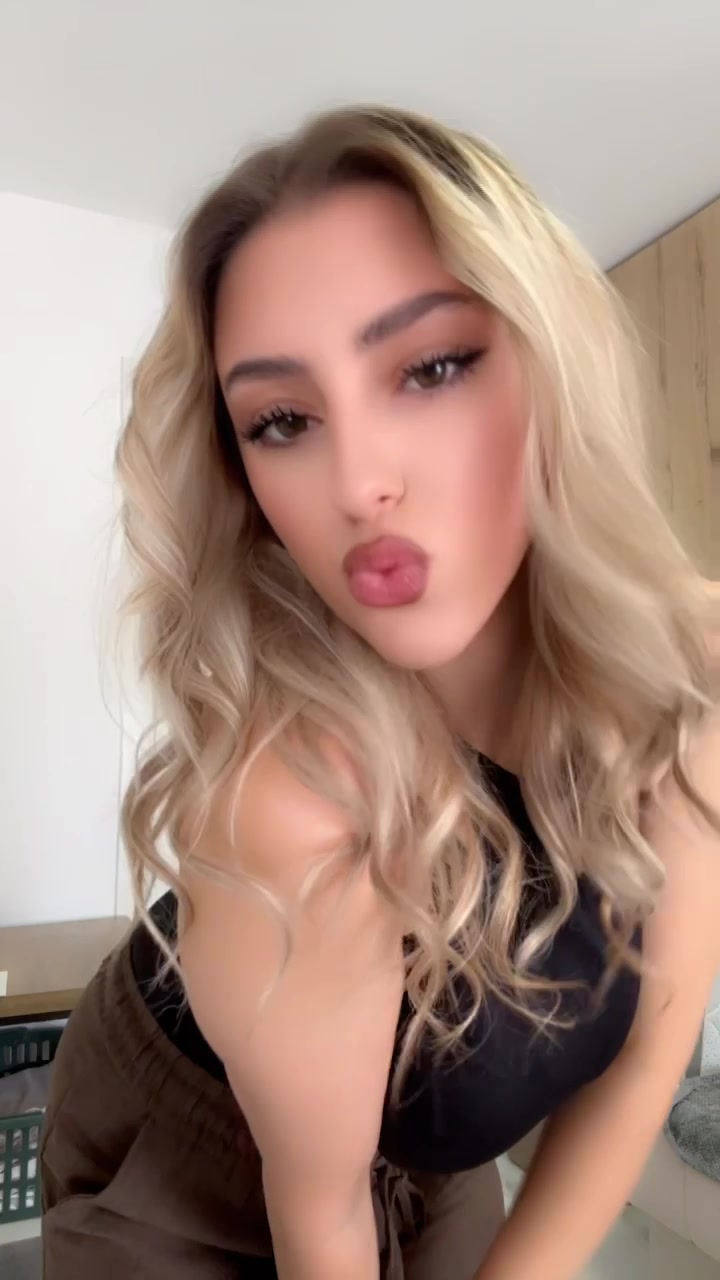 @𝐃𝐈𝐎𝐍𝐀 𝐇𝐀𝐉𝐑𝐈𝐙𝐈