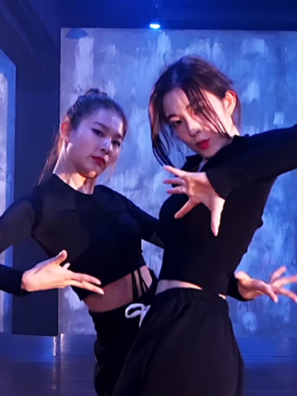 @𝐙