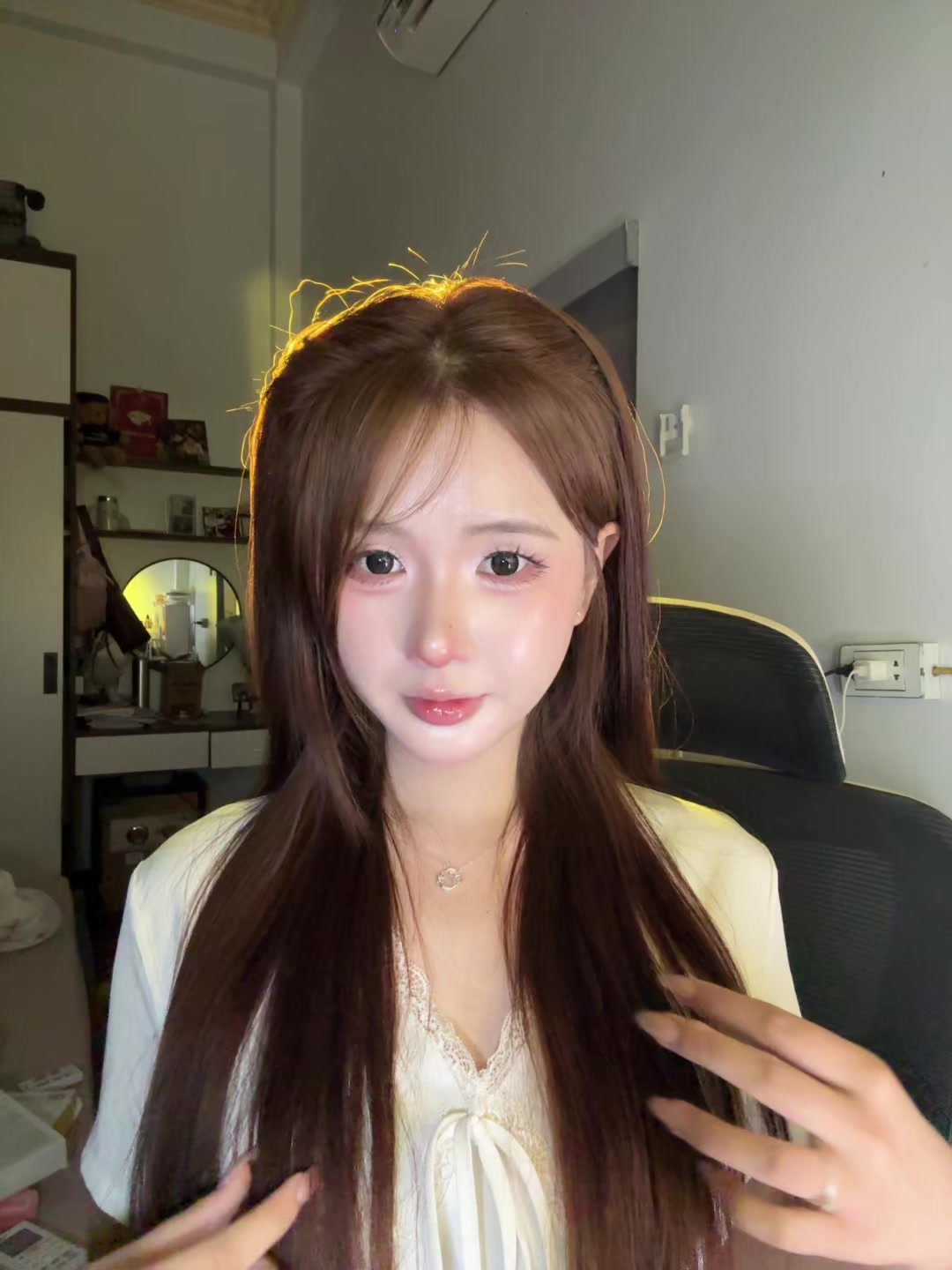 @Thảo v&acirc;n l&ecirc;n xe anh!