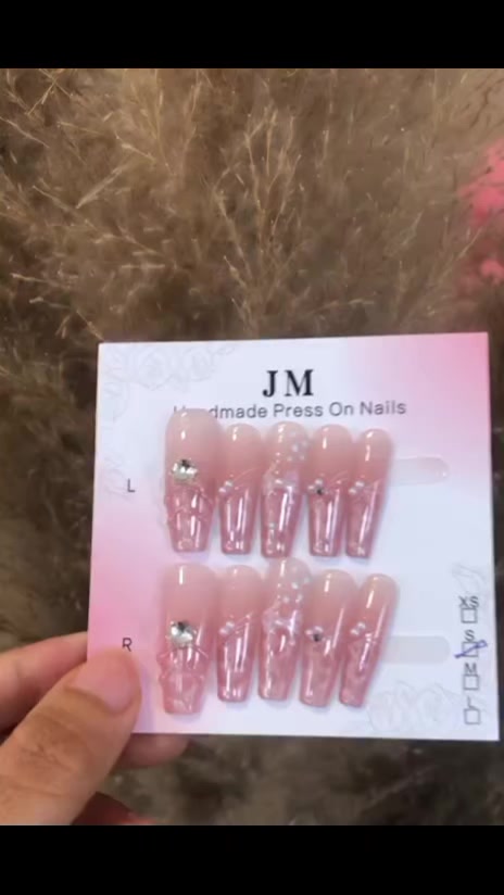 @JMhandmadepressonnails
