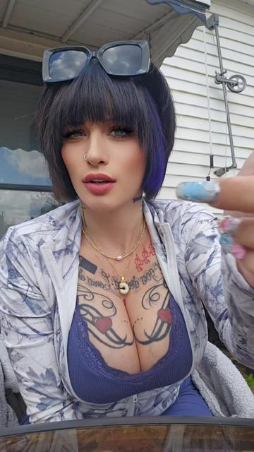 @༺_Poison.Queen_༻🌴