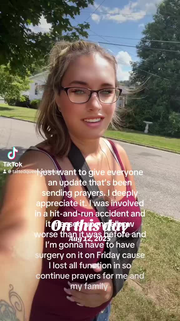 @tattedqueengoldengirl